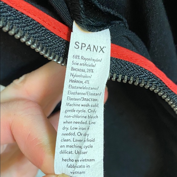 Spanx The Perfect Jumpsuit Classic Black Size Medium Petite Elegant Flattering - Picture 8 of 9